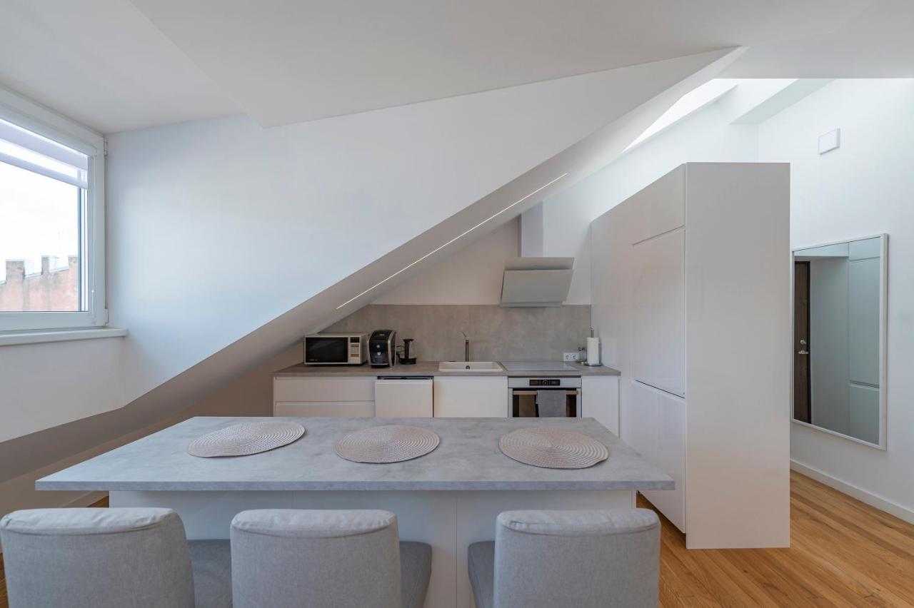 White 1 Bd Old Town Apartment By Hostlovers Kaunas Exterior foto