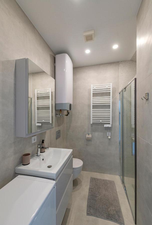 White 1 Bd Old Town Apartment By Hostlovers Kaunas Exterior foto
